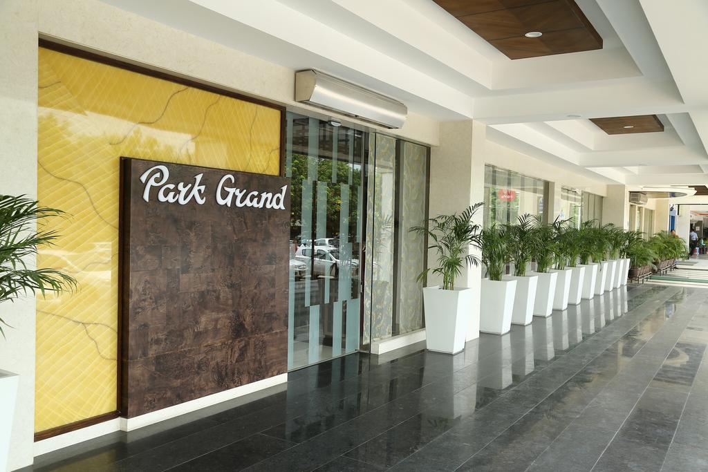 Hotel Park Grand Chandigarh Exterior photo